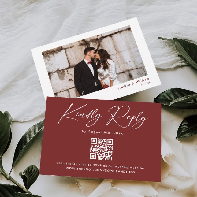 Minimalistischer Burgundy Wedding RSVP Card Qr Cod Begleitkarte (Von Creator hochgeladen)