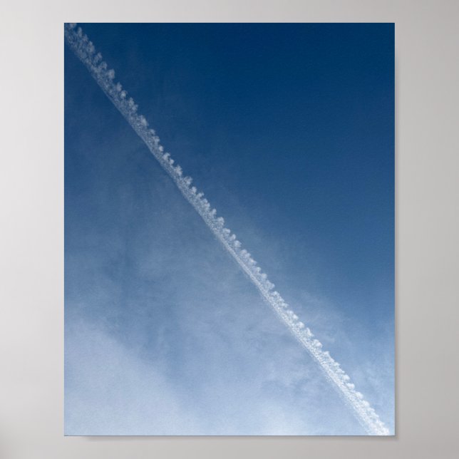 Minimalistischer Deep Blue Sky Cloud Trail Kunst D Poster (Vorne)