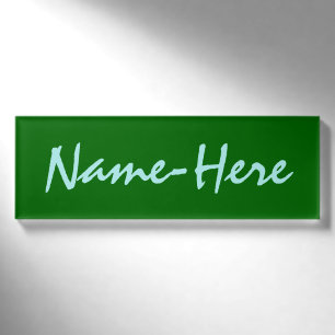 Minimalistischer dunkelgrüner Hintergrund + Namenschild