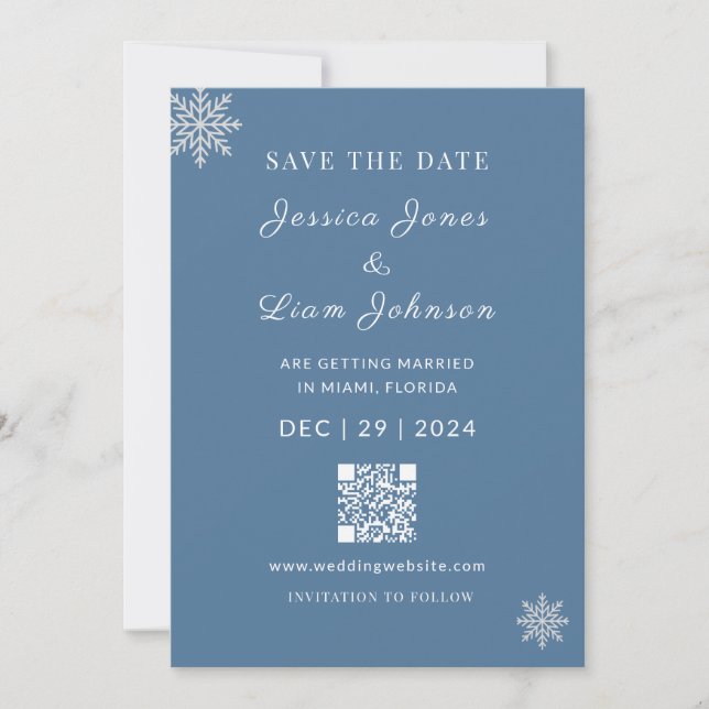 Minimalistischer Dusty Blue White Winter WeddingQR Save The Date (Vorderseite)