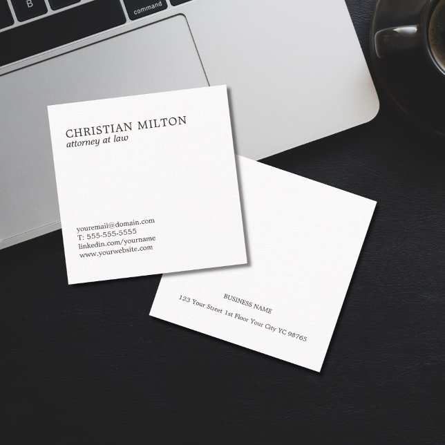 Minimalistischer eleganter Schwarz-weißer Anwalt Quadratische Visitenkarte (Von Creator hochgeladen)