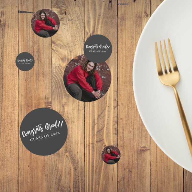 Minimalistischer Foto Abschluss | Graue Tabelle Konfetti (Minimalist Photo Graduation Gray Table Confetti)