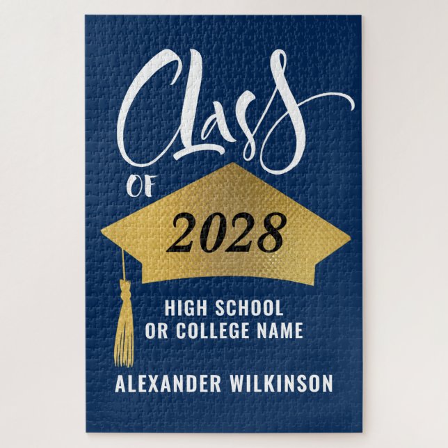 Minimalistischer Gold Grad Cap Stilvoller Script-A (Vertikal)