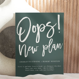 Minimalistischer grüner neuer Plan Hochzeit ändern Ankündigungspostkarte