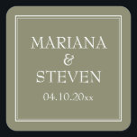 Minimalistischer Grüner Quadrat an der Grenze Quadratischer Aufkleber<br><div class="desc">Moderne Hochzeitsaufkleber für Ihren Hochzeitsempfang,  Probe Dinner und Brautparty im minimalistisch grünen Grenzthema,  Barware.</div>