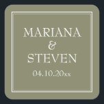 Minimalistischer Grüner Quadrat an der Grenze Quadratischer Aufkleber<br><div class="desc">Moderne Hochzeitsaufkleber für Ihren Hochzeitsempfang,  Probe Dinner und Brautparty im minimalistisch grünen Grenzthema,  Barware.</div>