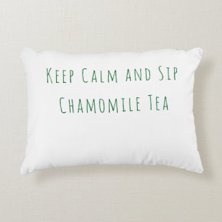 Minimalistischer Keep-Calm-und-trinke-Kamille-Tee- Dekokissen