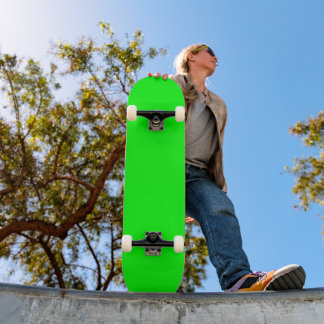 Minimalistischer moderner grüner Vollton Skateboard