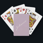 Minimalistischer moderner Kalligraphie Lilac Lila  Spielkarten<br><div class="desc">Benutzerdefinierte Spielkarten mit Ihrem Namen in schönen handgeschriebenen Schriftzeichen auf einem stilvollen lila lila Hintergrund. Tolle Geschenkidee.</div>