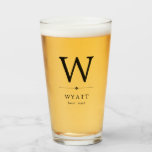 Minimalistischer Monogramm-Trauzeuge Glas<br><div class="desc">Mit Monogramm Bierglas für Ihren Trauzeuge mit seinem ersten Auftritt in einem einfachen,  minimalistischen Design.</div>