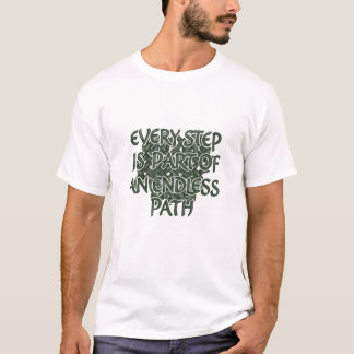 Minimalistischer Motivationsspruch: Jeder Schritt T-Shirt