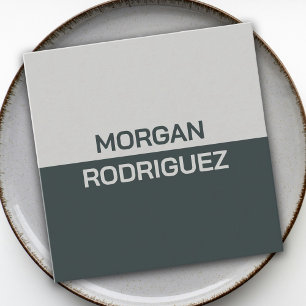 Minimalistischer pastellgrauer, moderner QR-Code Quadratische Visitenkarte