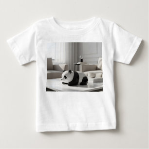 Minimalistischer Porzellan-Panda auf Marmortisch Baby T-shirt