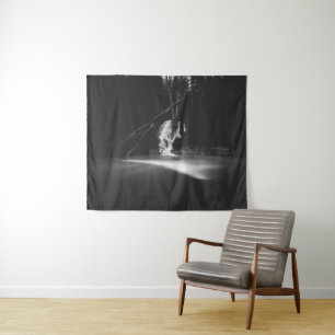 Minimalistischer Schwarz-Weiß-Wasserfall Wandteppich