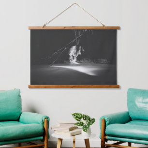 Minimalistischer Schwarz-Weiß-Wasserfall Wandteppich Mit Holzrahmen