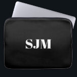 Minimalistischer Schwarz-weißer Name der benutzerd Laptopschutzhülle<br><div class="desc">Minimalistische elegante Schwarz-weiße, kundenspezifische Bezeichnung Laptop-Hülle, Laptop-Gehäuse</div>