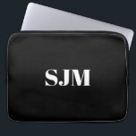 Minimalistischer Schwarz-weißer Name der benutzerd Laptopschutzhülle<br><div class="desc">Minimalistische elegante Schwarz-weiße,  kundenspezifische Bezeichnung Laptop-Hülle,  Laptop-Gehäuse</div>