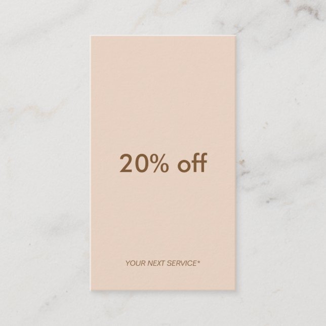 Minimalistischer Typo PastelPeach vertikale Visitenkarte (Vorderseite)