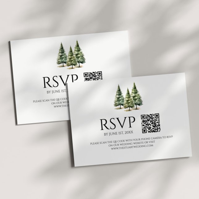 Minimalistischer Winter Snowy Pine Trees QR Code H RSVP Karte (Von Creator hochgeladen)