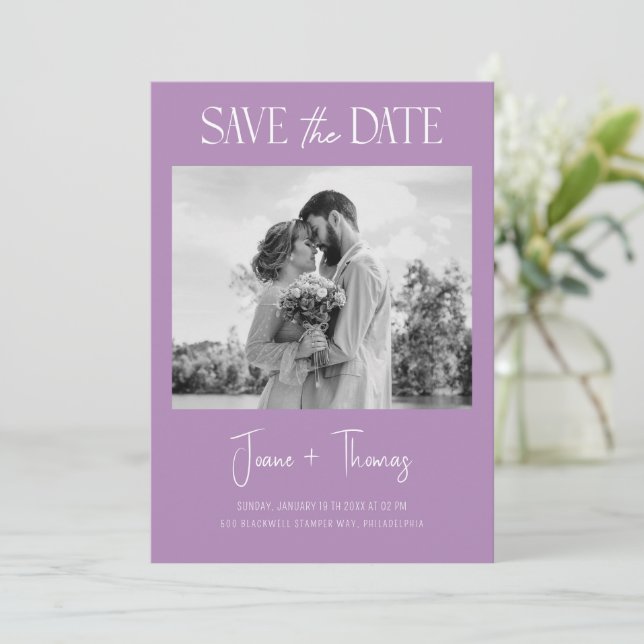 Minimalistisches afrikanisches Violett Save the Da Einladung (Stehend Vorderseite)