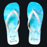 Minimalistisches Aqua Blue Gradient Tante of the G Flip Flops<br><div class="desc">Diese Minimalistische Aqua Blue Gradient Tante of the Groom Flip Flops ist ein unvergessliches Geschenk für Hochzeitsfeier Mitglieder: Braut, Brautjungfrauen, Tante der Braut/Bräutigam, Trauzeugin... Sie fügen Ihrem Hochzeitstag, Junggeselinnen-Abschied oder anderen Feierlichkeiten eine stilvolle Glamour hinzu. Strich Anpassen Sie es mit Ihrer Formulierung durch die Vorlagenfelder. Wenn Sie gewollt haben, um...</div>