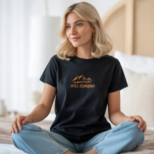 Minimalistisches Berg-Shirt mit einfachem Liniende T-Shirt