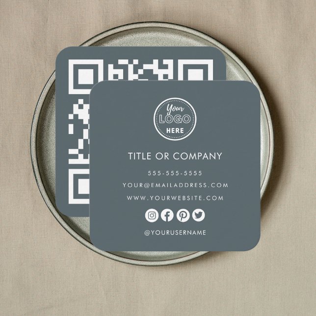 Minimalistisches Berufliches Logo QC Code Navy Quadratische Visitenkarte (Von Creator hochgeladen)