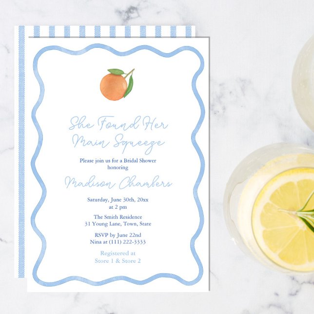 Minimalistisches Brautparty an der Amalfi-Küste Einladung (Trendy Wavy Border Citrus Orange Main Squeeze Bridal Shower Invitation With Pale Blue Stripe Reverse)