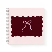 Minimalistisches burgunderrotes Spiralnotizbuch mi