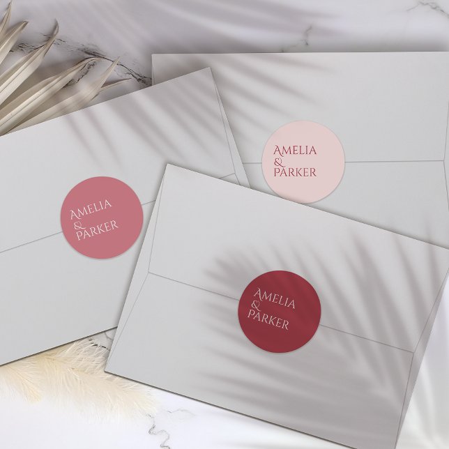 Minimalistisches Crimson Red Wedding Sticker Label (Von Creator hochgeladen)