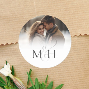 Minimalistisches einfaches Hochzeitmonogramm Amper Runder Aufkleber