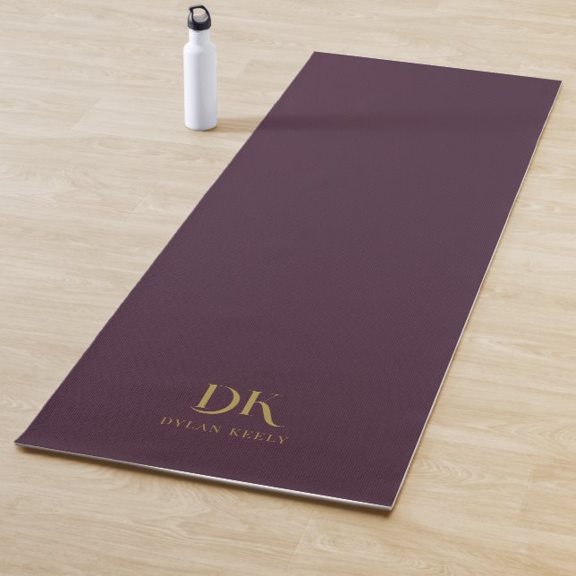 Minimalistisches, elegantes Monogram Dark Red Gold Yogamatte (Beispiel)