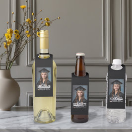 Minimalistisches Foto 8. Abschluss Ankündigung Flaschenanhänger