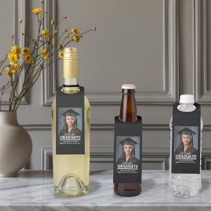 Minimalistisches Foto 8. Abschluss Ankündigung Flaschenanhänger