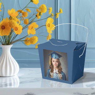 Minimalistisches Foto Abschluss 8. Klasse Geschenkschachtel