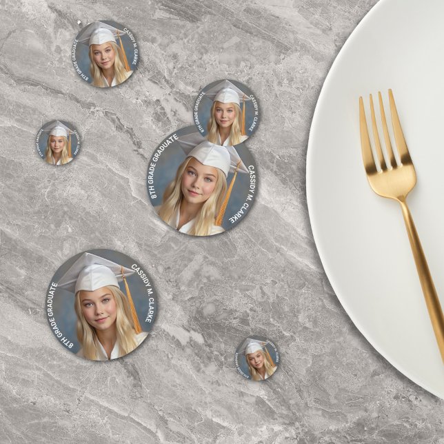 Minimalistisches Foto Abschluss 8. Klasse Konfetti (Von Creator hochgeladen)