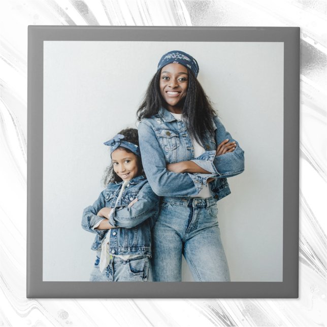 Minimalistisches Foto an den grauen Grenzen Fliese (Von Creator hochgeladen)