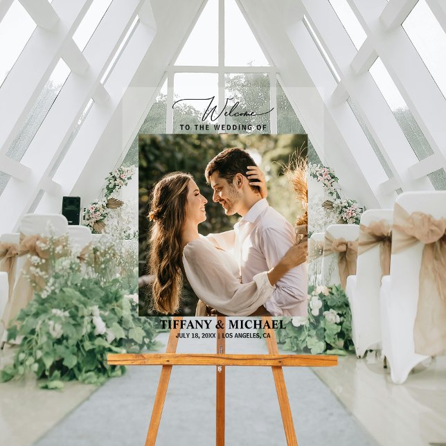Minimalistisches Foto Begrüßung Klar Acrylschild (Make a dazzling entrance and warmly greet guests with our captivating photo acrylic wedding sign!)