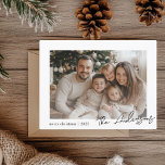 Minimalistisches Foto für Familien frohe Weihnacht Postkarte<br><div class="desc">Feiern Sie Weihnachten 2025 im Stil mit diesem eleganten, minimalistischen Design. Mit einem familiären Foto und personalisierten Texten ist diese Sonderkarte der ideale Begleiter für herzliche Urlaubwünsche. Mit "Frohe Weihnachten 2025" in einem eleganten, modernen Schriftart und Ihrem Familiennamen verbindet diese Karte Einfachheit und Eleganz, um den festlichen Geist zu festigen....</div>