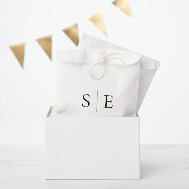 Minimalistisches Gold Black Monogram Geschenktütchen (Party)