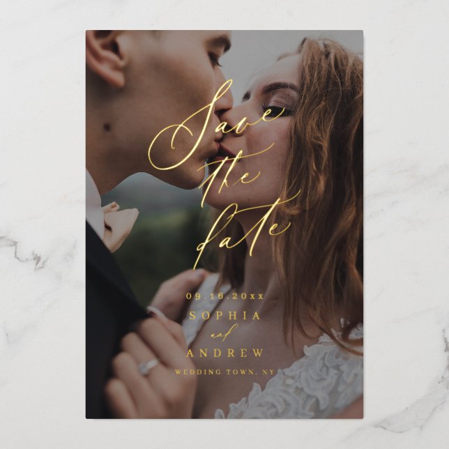 Minimalistisches Gold-Script-Foto Hochzeit speiche Folieneinladung (Vorderseite)