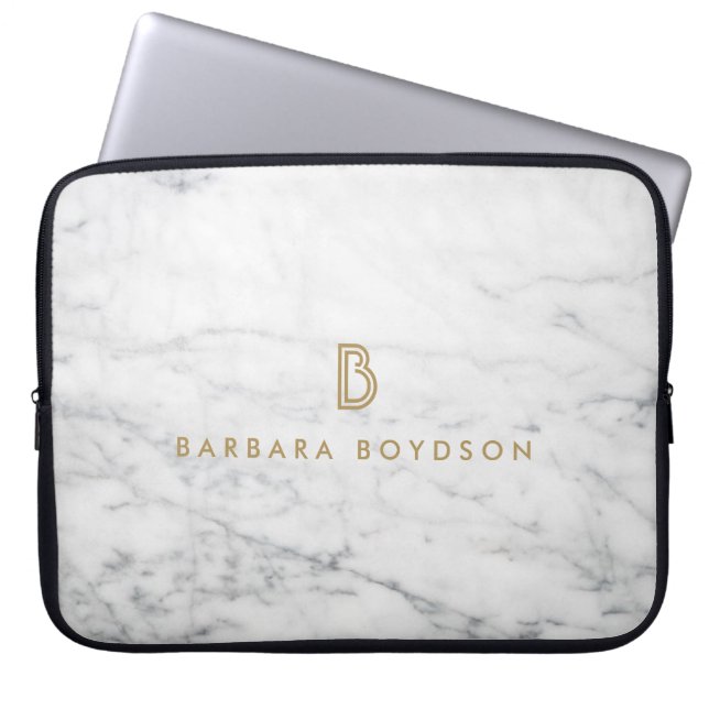 Minimalistisches Goldmonogramm aus weißem Marmor Laptopschutzhülle (Vorderseite)