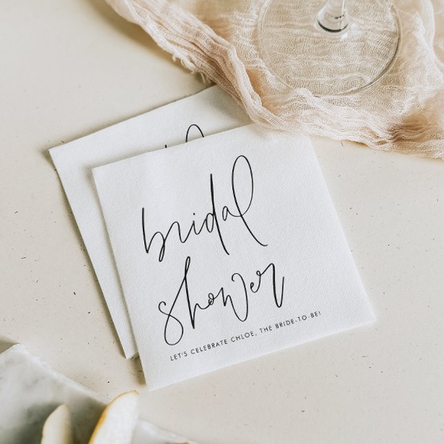 Minimalistisches, handgeschriebenes Skript-Brautpa Serviette (Minimalist bridal shower paper napkins featuring handwritten script and modern typography.)