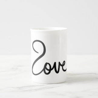 Minimalistisches "Liebe"-Wort-Typografie-Design Prozellantasse