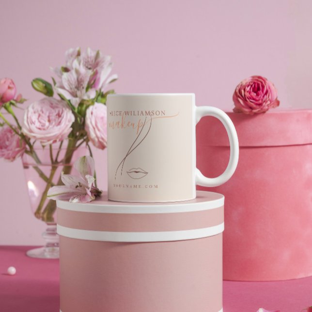 Minimalistisches Light Peach Makeup Artist Line Ar Kaffeetasse (Von Creator hochgeladen)
