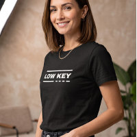 Minimalistisches Low Key Text Grafik T-Shirt | Mod