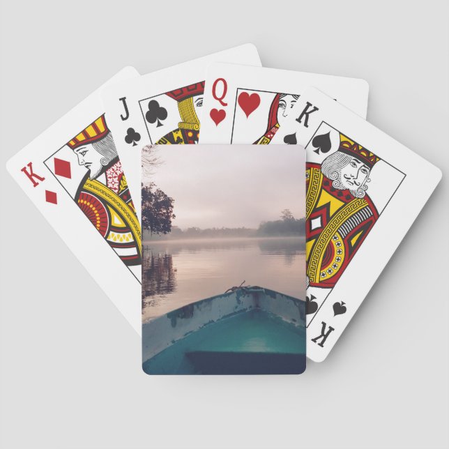 Minimalistisches Mistschiff am Fluss Borneo Foto Spielkarten (Rückseite)
