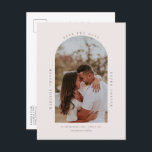 Minimalistisches modernes Foto Save the Date Postkarte<br><div class="desc">Mit dieser einfach und modern gestalteten Save the Date-Einladung laden wir Sie zu Ihrer Hochzeit ein. Das Foto auf der Karte kann auf Ihr eigenes geändert werden. Diese Save the Date Einladung ist für jede Jahreszeit perfekt.</div>