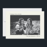 Minimalistisches modernes Hanukkah-Foto Feiertagskarte<br><div class="desc">Minimalistische moderne Trendy Hanukkah Foto Holiday Card</div>