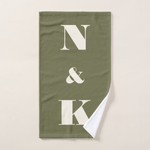 Minimalistisches, modernes Monogramm Olive Green Badhandtuch Set